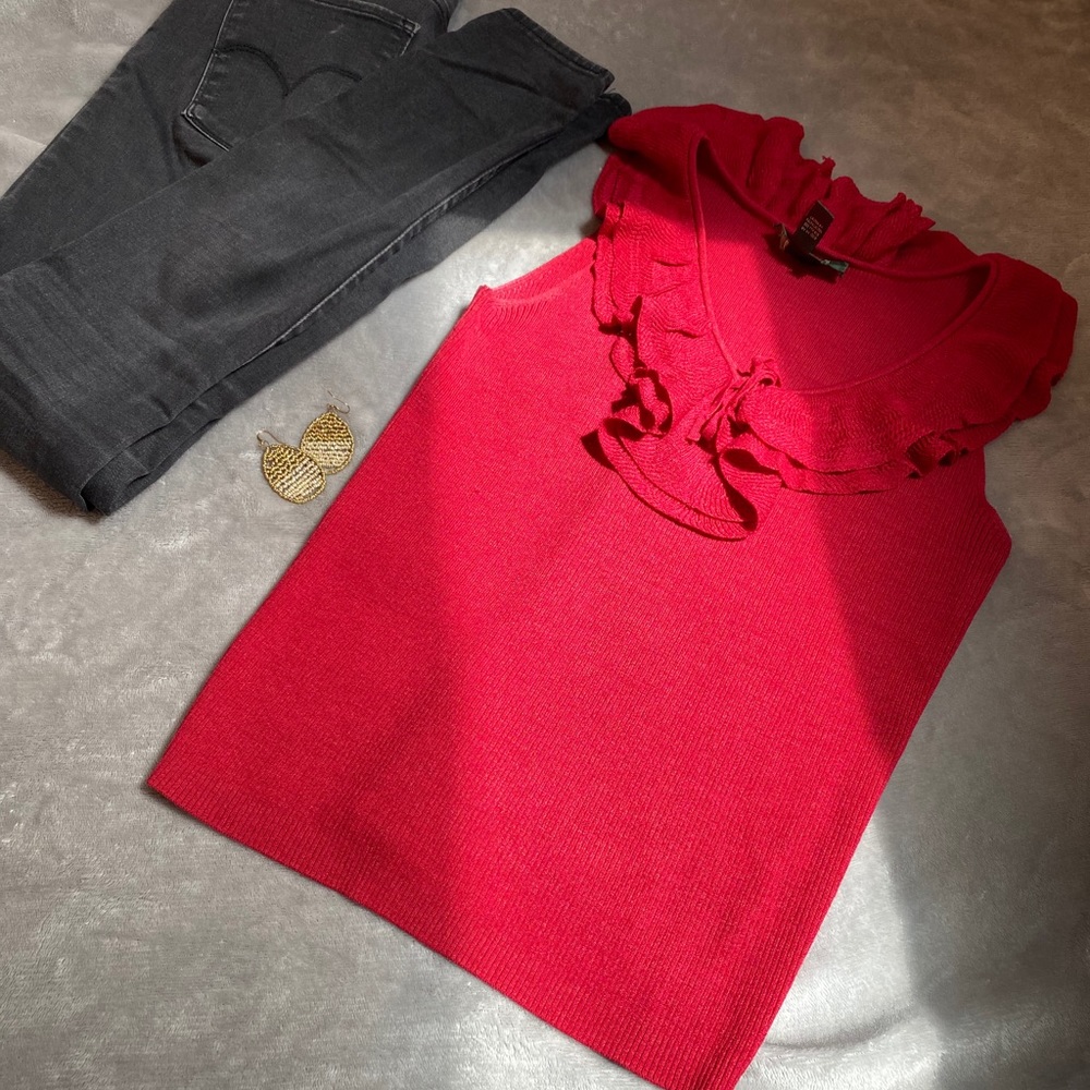 Red sleeveless sweater top